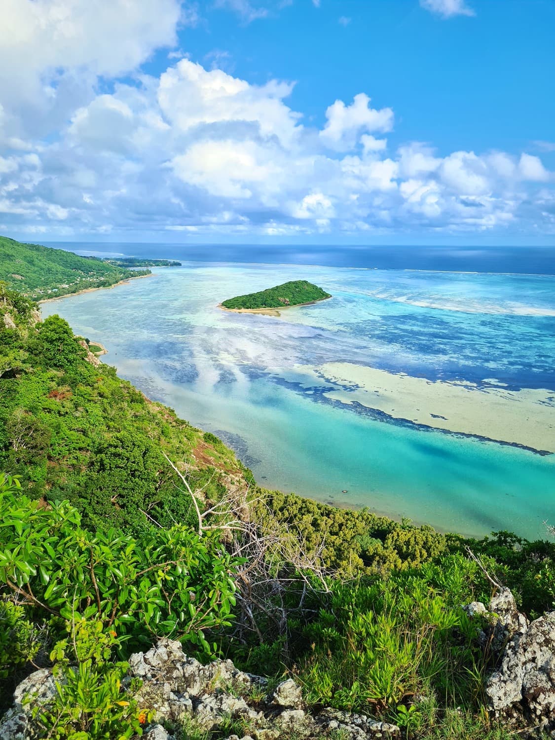 Vue plongeante sur l'îlot Fourneau depuis le Morne, île Maurice