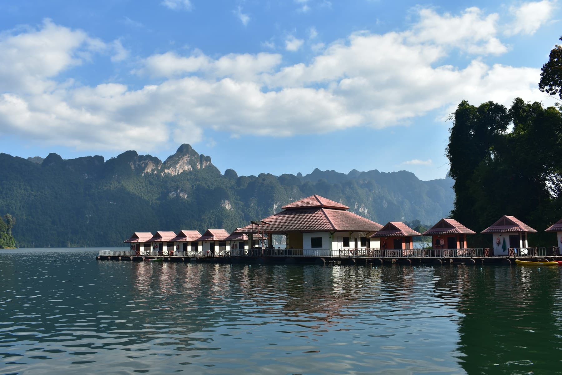 Lac Cheow Lan et montagnes de Khao Sok, Thaïlande