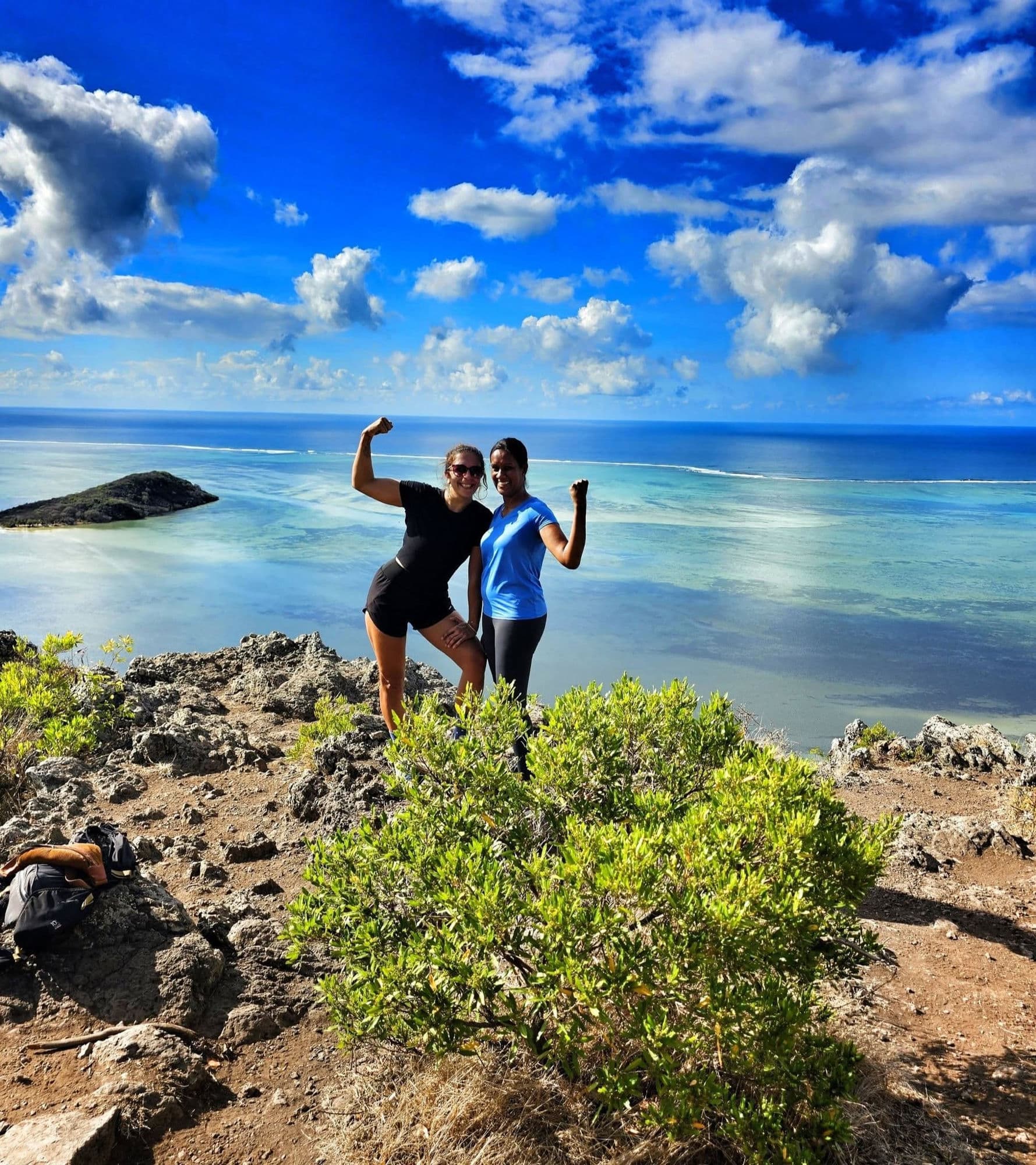 Anaïs avec Nisha, guide locale partenaire au Sri Lanka