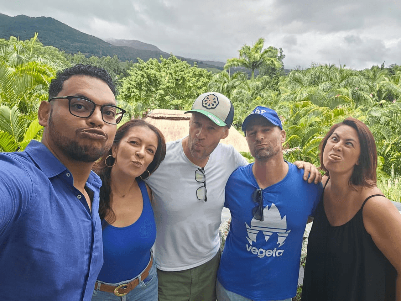 Anaïs avec une équipe rencontrée sur le terrain